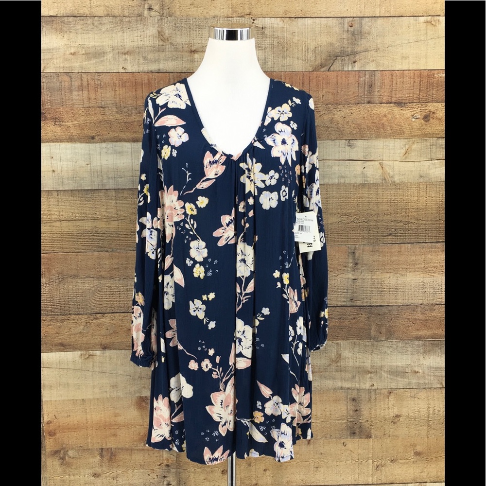 NWT Billabong Women's Blue Tide Floral Top Size: Medium 100%‎ Rayon